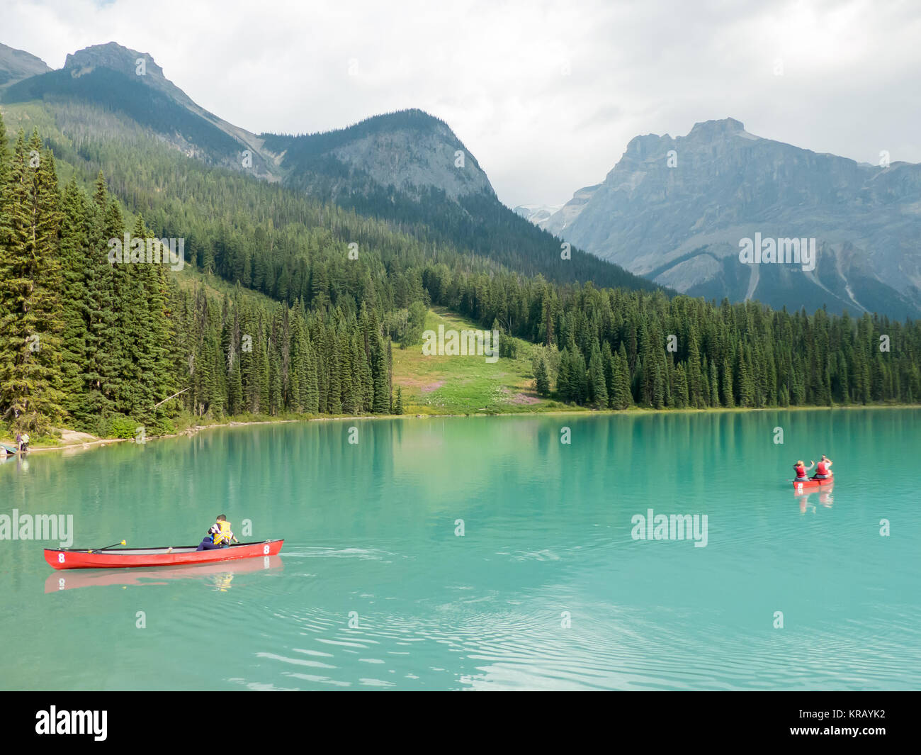 British Columbia in Kanada: Das türkisfarbene Wasser und Umgebung von Emerald Lake Stockfoto