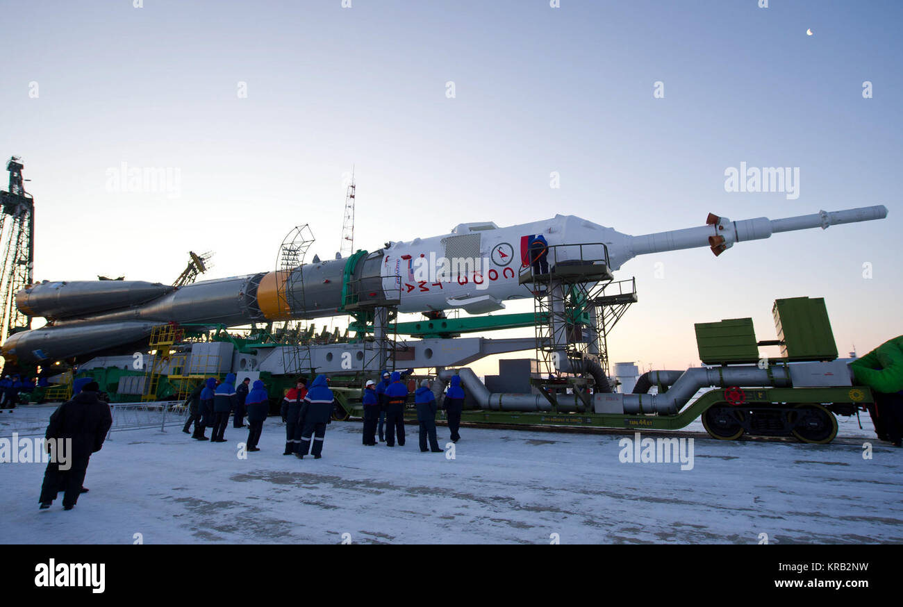 Die Sojus TMA-03 M Sonde wird kurz nach der Ankunft auf dem Launch Pad Montag, Dezember 19, 2011 Auf dem Kosmodrom Baikonur in Kasachstan gesehen. Photo Credit: (NASA/Carla Cioffi) Sojus TMA-03 M Rollout in Baikonur 02. Stockfoto