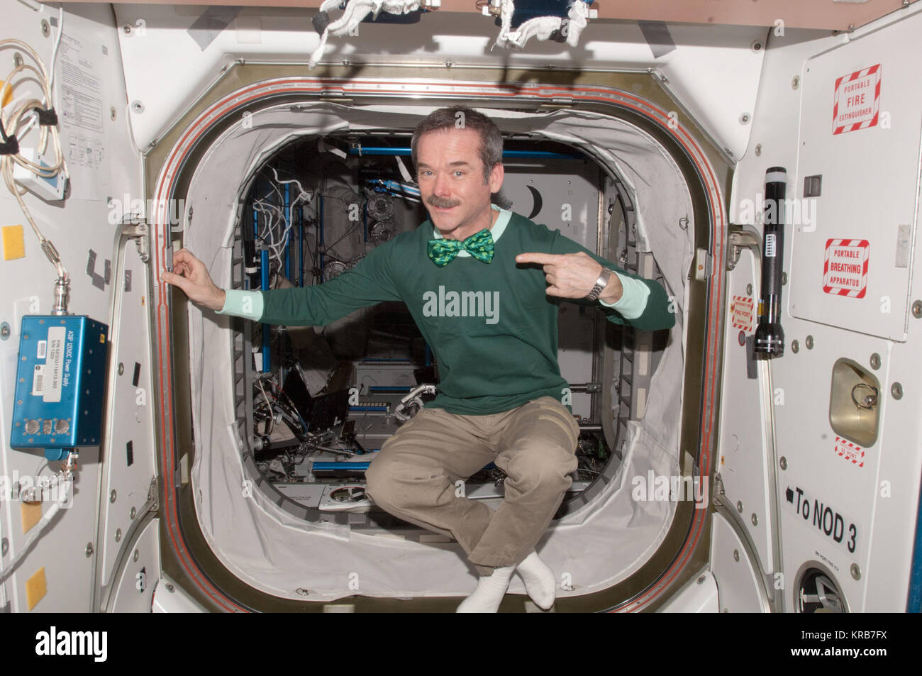 Chris Hadfield in der Raumstation am St. Patrick's Day Stockfoto