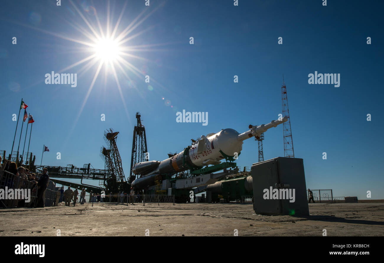 Die Sojus TMA-09 M Sonde ist nach Ankunft auf dem Kosmodrom Baikonur Pad mit dem Zug gesehen, Sonntag, 26. Mai 2013, in Kasachstan. Der Start der Sojus zur Internationalen Raumstation (ISS) mit Expedition 36/37 Sojus Commander Fyodor Yurchikhin der russischen Föderalen Raumfahrtagentur (Roskosmos), Flug Ingenieure; Luca Parmitano der Europäischen Weltraumorganisation und Karen Nyberg der NASA, ist für Mittwoch, den 29. Mai geplant, kasachischen Zeit. Yurchikhin, Nyberg, und Parmitano, wird an Bord der Station bleiben bis Mitte November. Photo Credit: (NASA/Bill Ingalls) Sojus TMA-09 M Sonde an Stockfoto