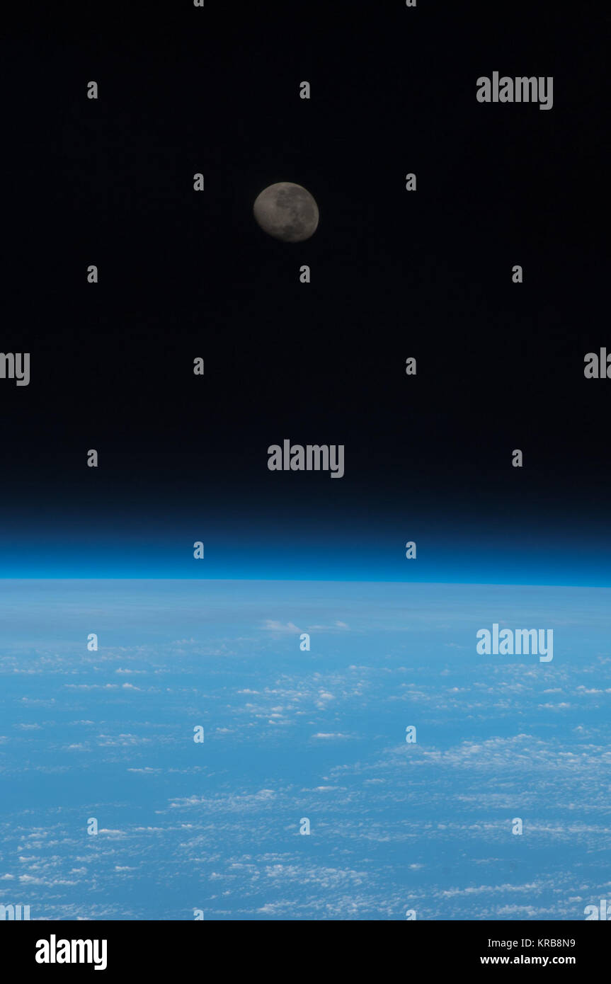 ISS-36 abnehmendem Mond gibbous Stockfoto