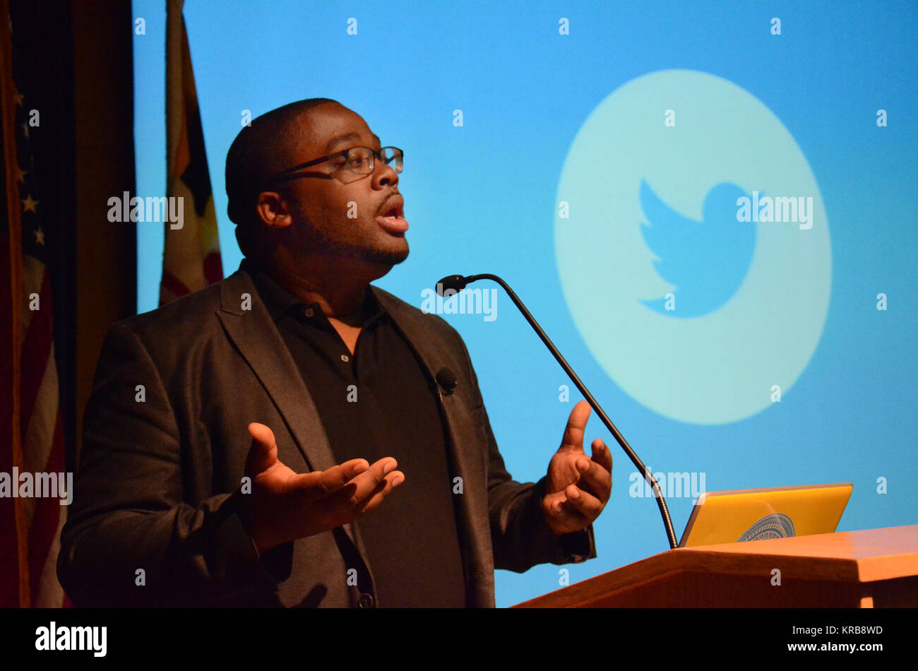 Twitter die Manager von Journalismus und Nachrichten, Mark Luckie, diskutiert die Auswirkungen von Twitter auf die Nachrichten am Donnerstag, 11. Juli, 11:30-1:00 Uhr im Gebäude 3 Goett Auditorium des NASA Goddard Space Flight Center in Greenbelt, Md. Mark S. Luckie ist ein Multi-plattform-Journalist und Redakteur, Gründer des digitalen Journalismus blog 10.000 Wörter und Autor der Bedienungsanleitung des Digital Journalist, der einen Überblick über die Werkzeuge, die erforderlich sind, um im digitalen Newsroom zu gedeihen. Er ist derzeit der Creative Content Manager für Journalismus an Twitter. Luckie hat produziert multimediale und interaktive Geschichten für das Zentrum für Inv Stockfoto