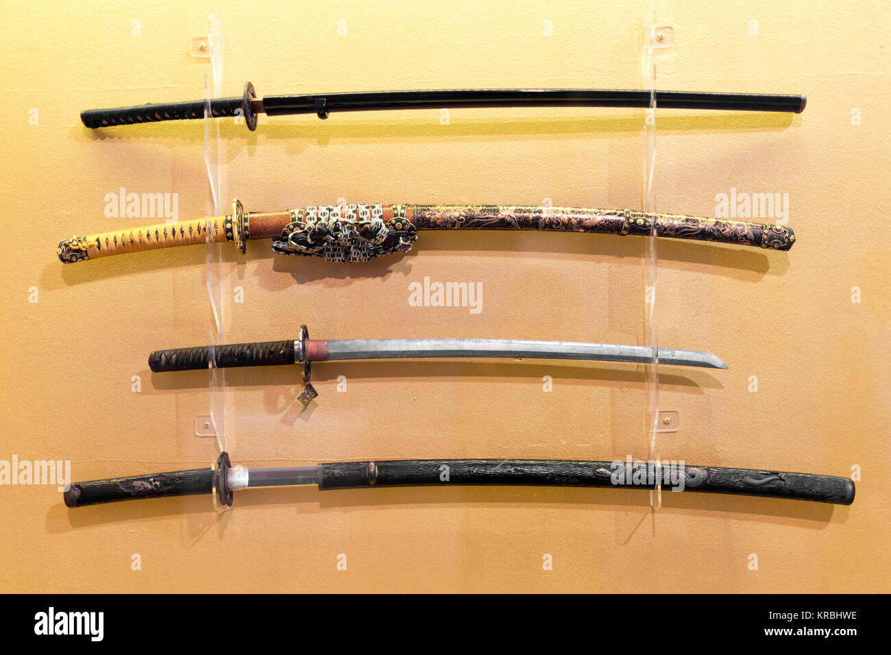 Sammlung von japanischen Daito, Katana, Wakizashi, Tanto Samurai Schwerter Stockfoto