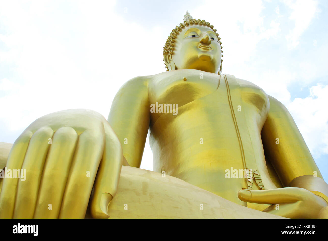 Große goldene und Kunst des Buddha am Wat Muang, Angthong Provinz, Thailand Stockfoto