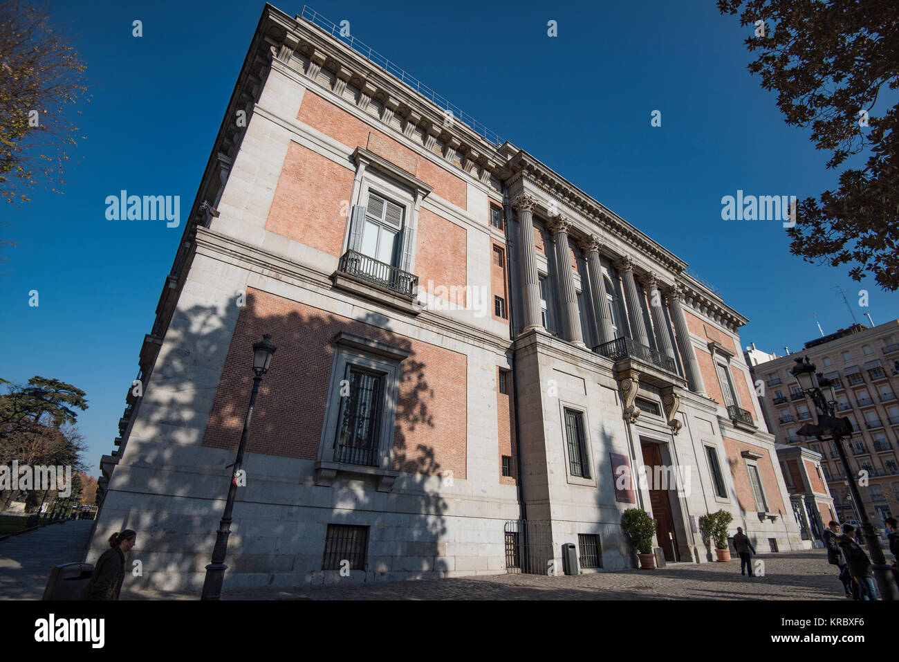 Madrid, Spanien - 21. Dezember 2015: Einer der Eingänge von Prado National Art Museum. Stockfoto