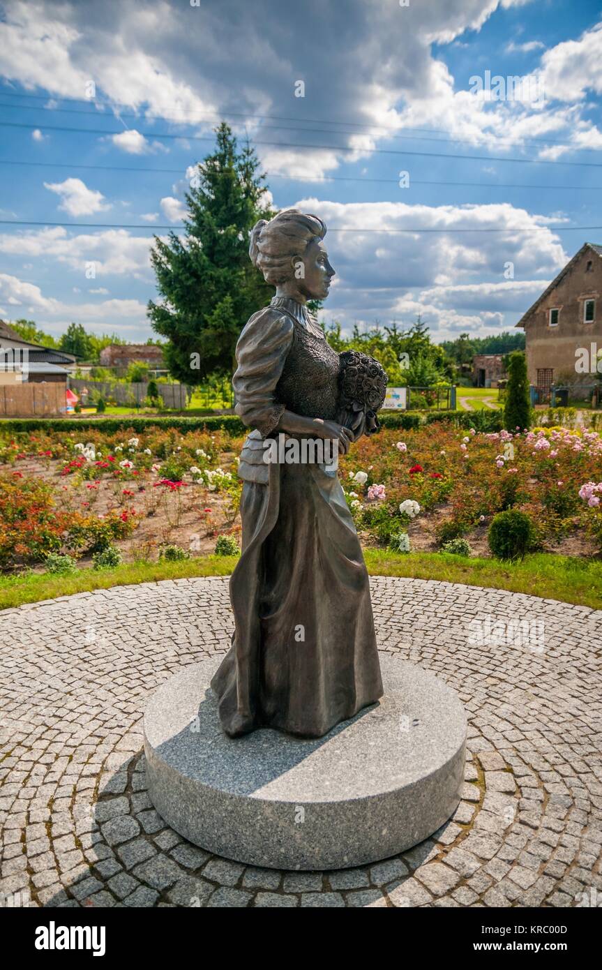 Statue der Gräfin Elisabeth von Arnim im Dorf Buk, Woiwodschaft