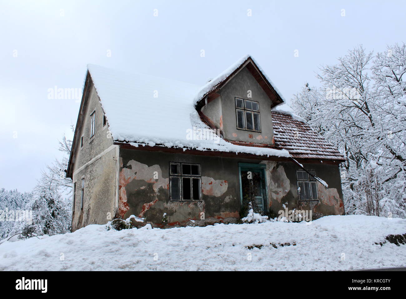Kleines heruntergekommenes haus Fotos und Bildmaterial in hoher