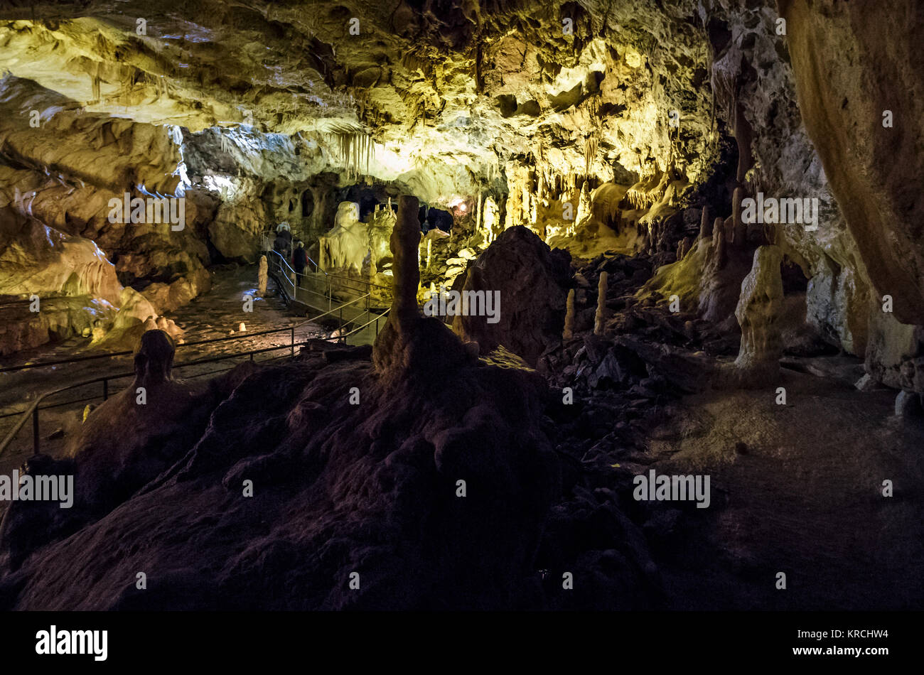 APUSENI - Oktober 04: Halle von Ursus Höhle am Oktober 05, 2015 im Apuseni, Rumänien. Halle der Ursus spelaeus Höhle in Noth - West rumänischen Berge bihor di Stockfoto