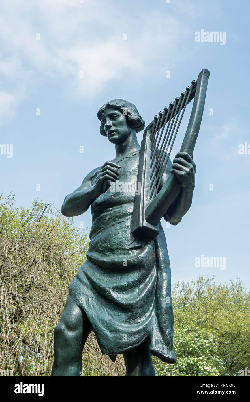 Memorial Statue zu James und Evan James Ynysangharad Park Pontypridd South Wales Stockfoto