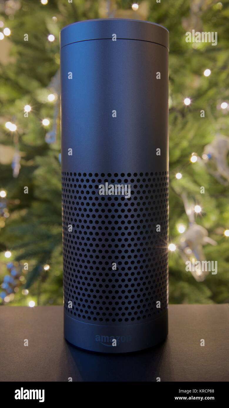 Amazon Echo smart home Lautsprecher mit Alexa eine Stimme kontrolliert Assistant Stockfoto