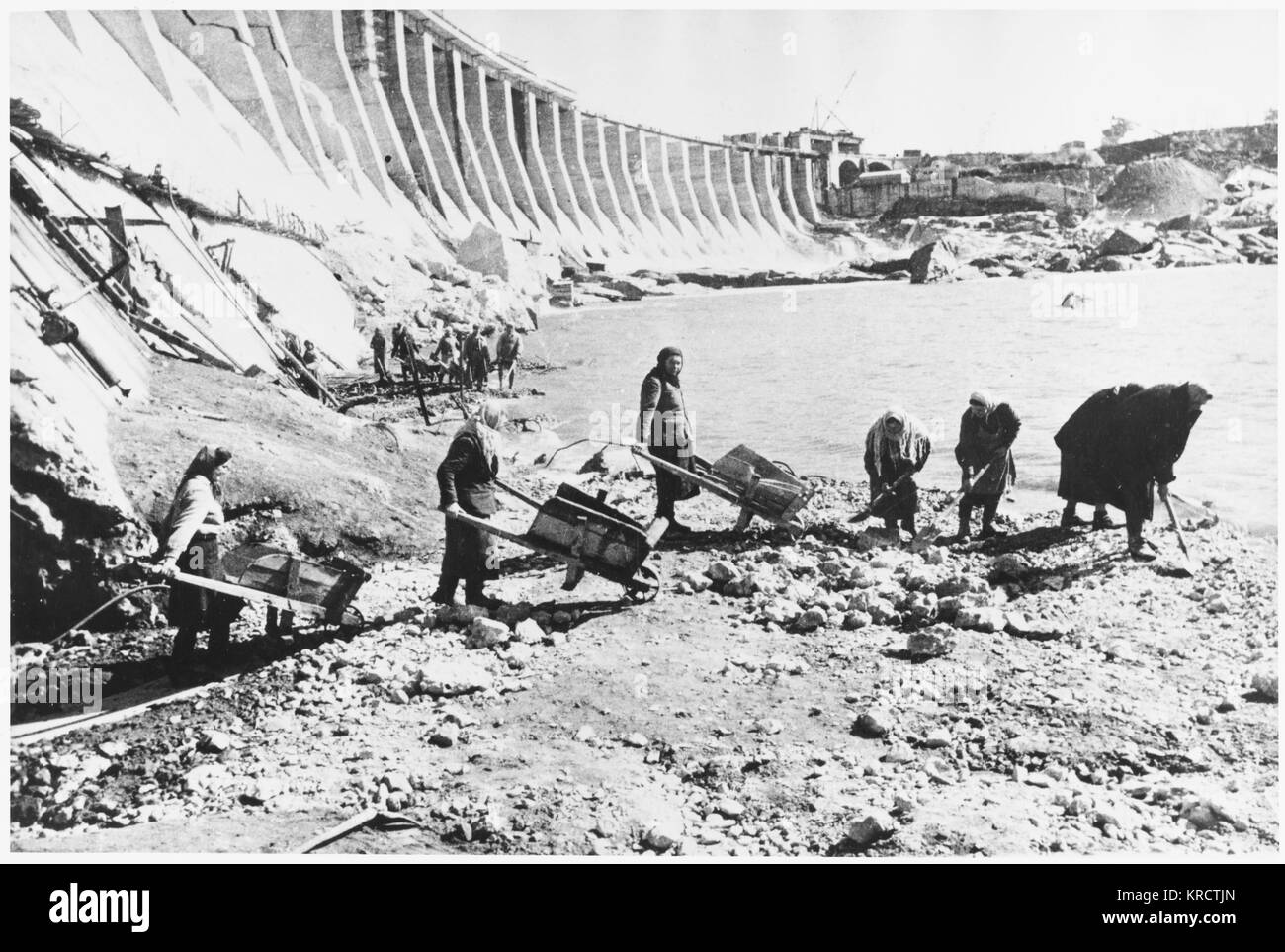 DNIEPER-STAUDAMM WIEDER AUFBAUEN Stockfoto