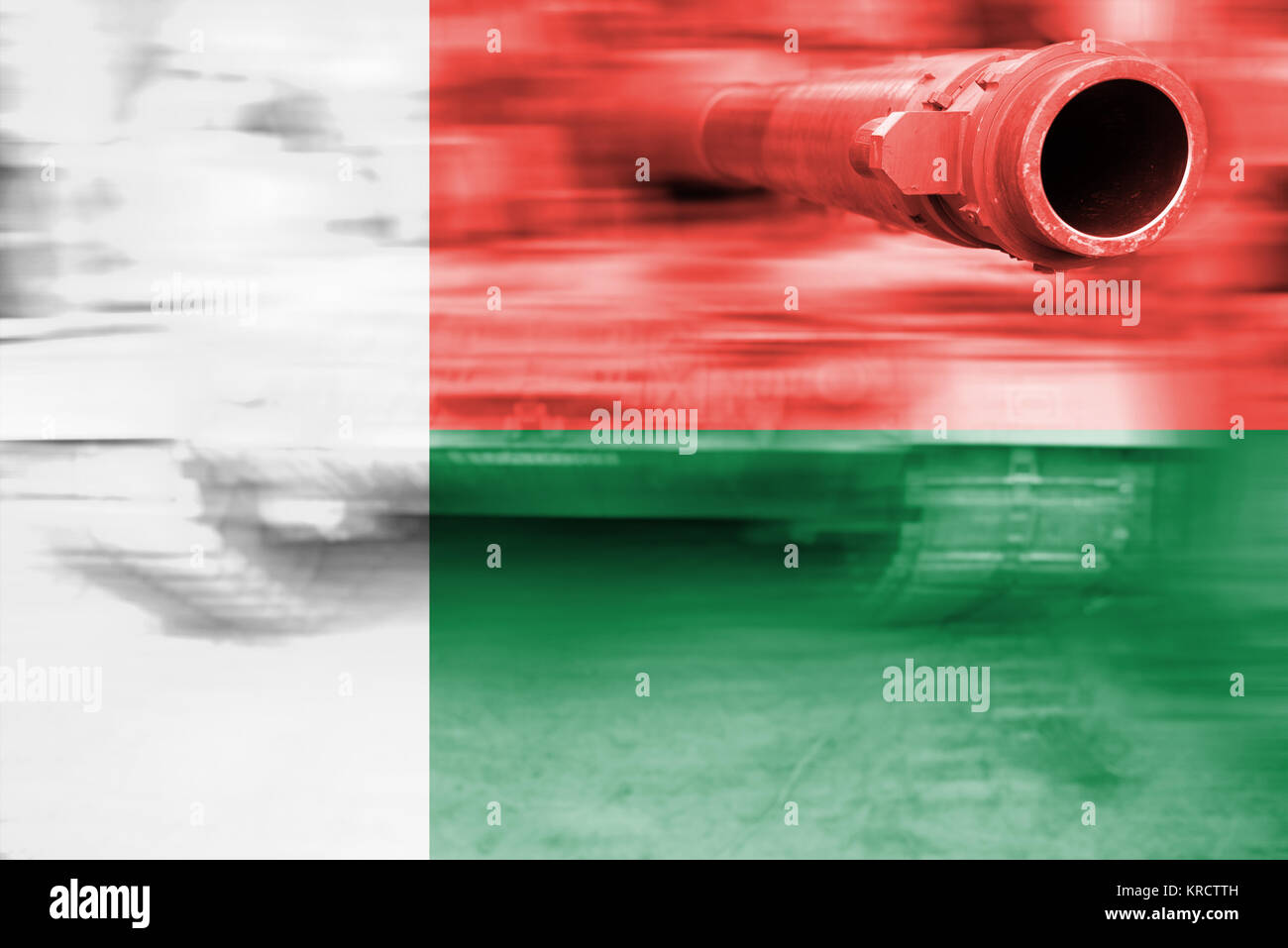 militärische Stärke Thema Bewegungsunschärfe Tank mit Madagaskar Flagge Stockfoto