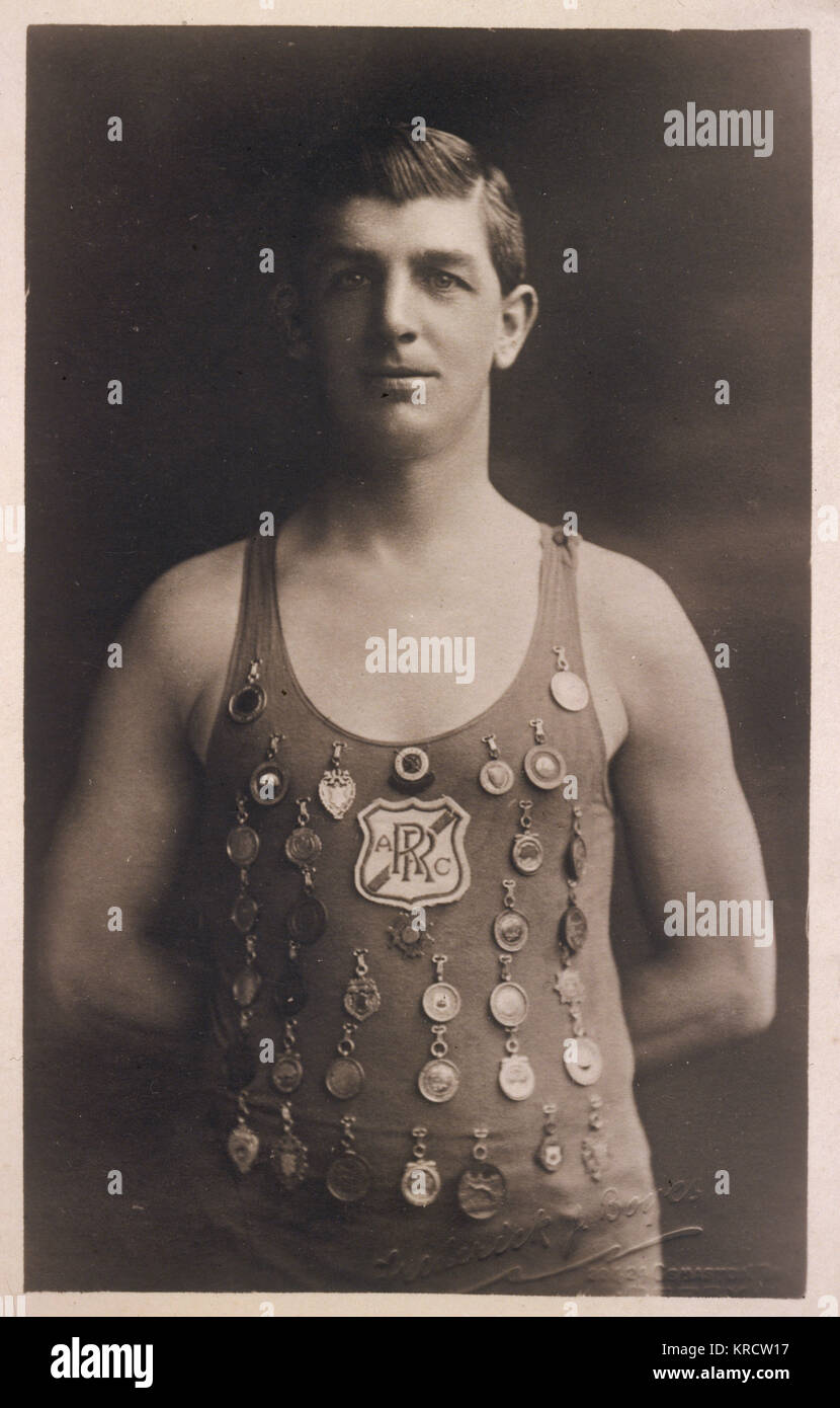 Schwimmmeister mit Medaillen auf seinem Kostüm Stockfoto