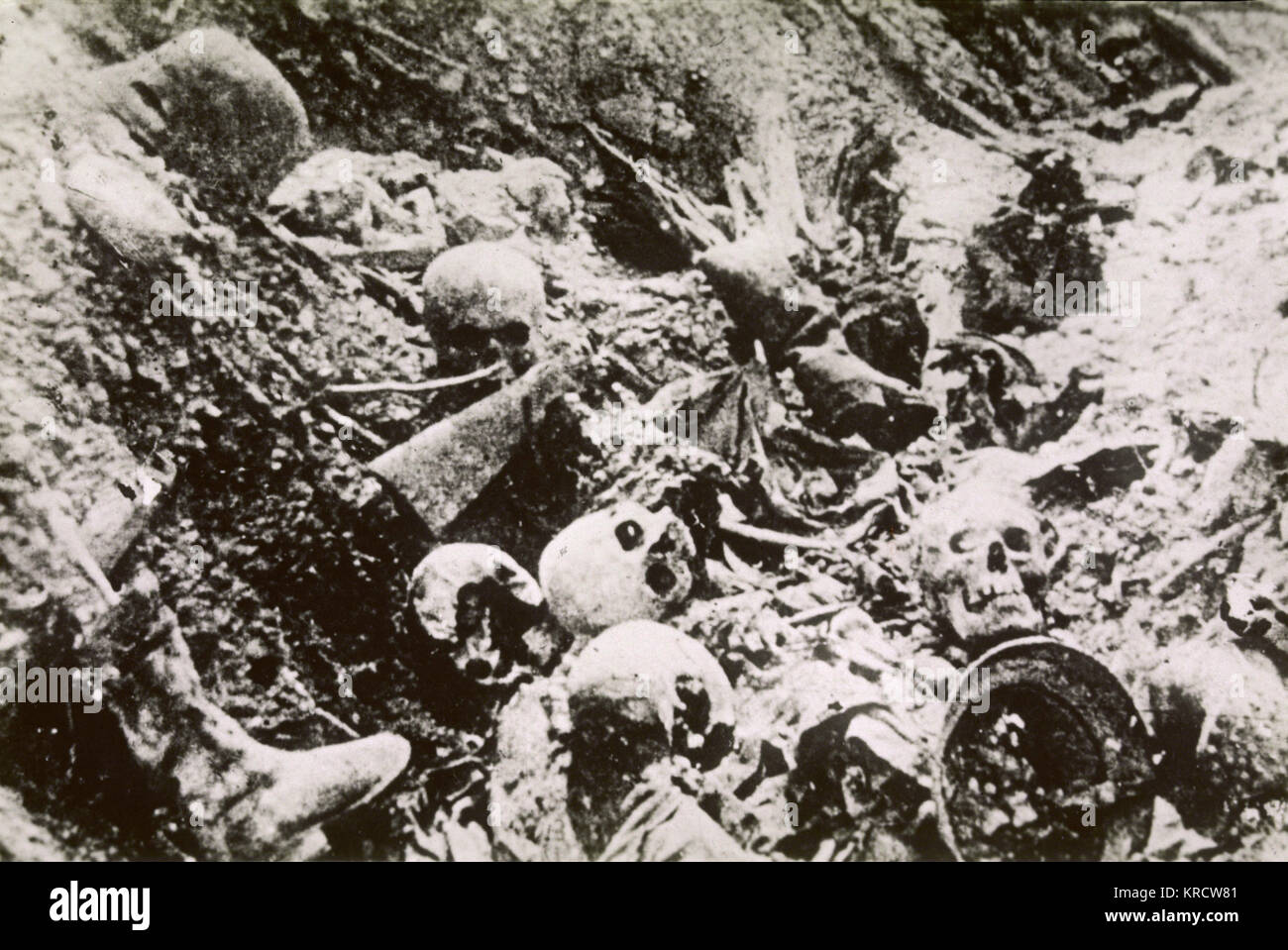 WW1/1919/GRABEN-SKELETT Stockfoto