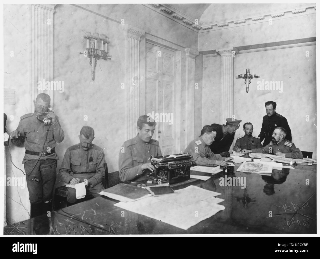 Kerenskis Hauptquartier in Zarskoje Selo bei seinem Kampf, seine Regierung gegen den versuchten Putsch von General Kornilow zu bewahren. Datum: August 1917 Stockfoto