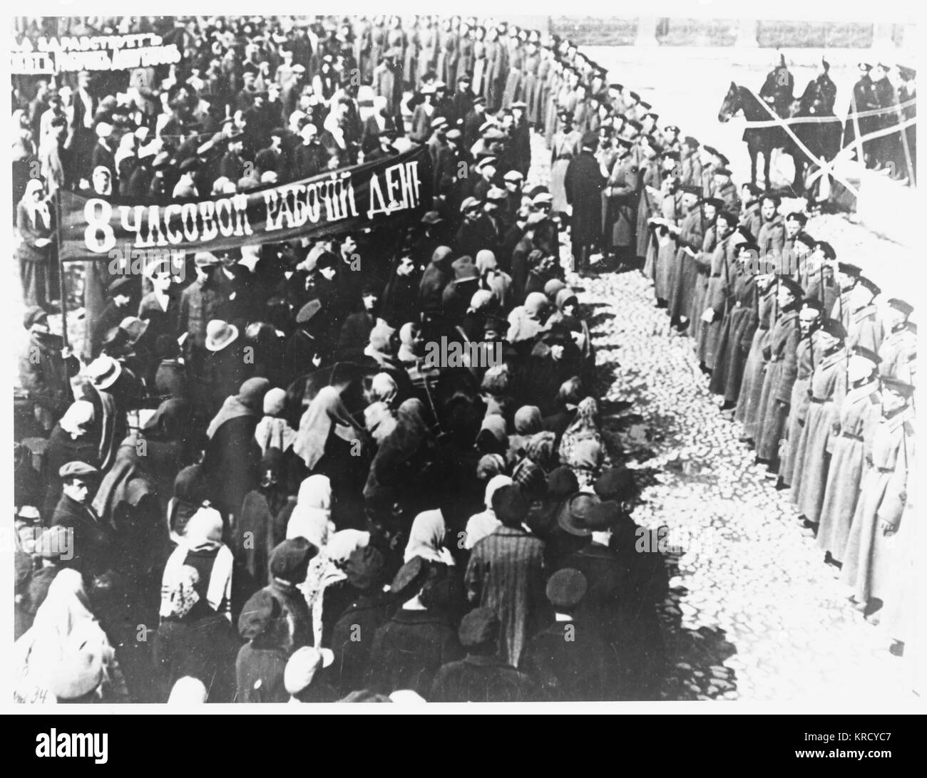 Arbeitnehmer in Petrograd für 8 Stunden Arbeitstag demonstrieren. Datum: März 1917 Stockfoto