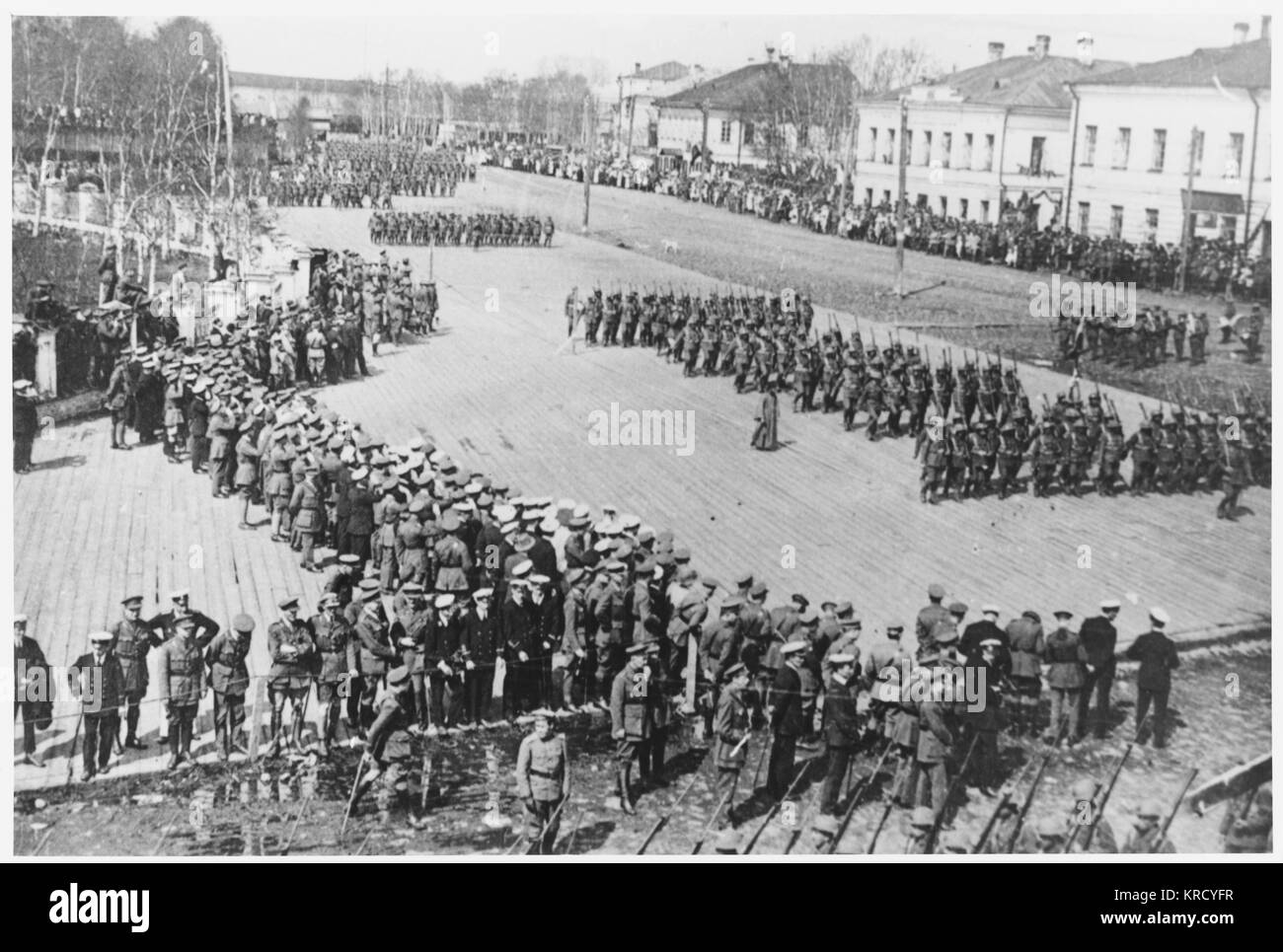 Britische Truppen - wahrscheinlich in Murmansk-Parade zu Ehren seines Königs Geburtstag. Datum: 1918 Stockfoto