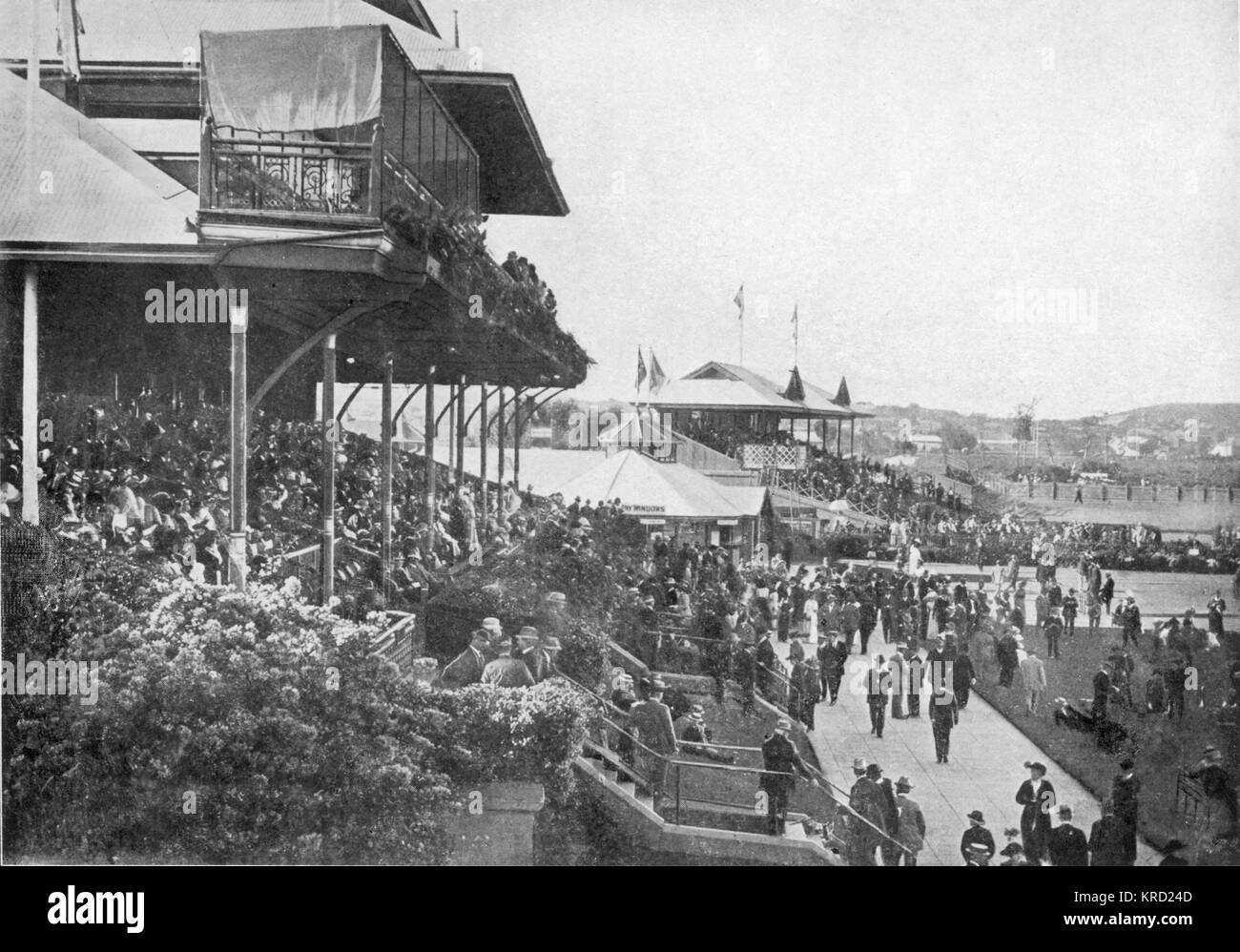Die Reserve Stand, Kalgoorlie Pferderennbahn, Western Australia. Cup Day Datum: 1918 Stockfoto