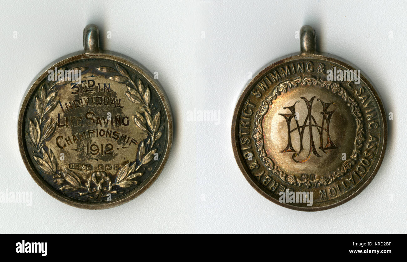 Medaille der Derby&amp; Bezirk Schwimmen & Amp; Life Saving Association, vergeben JHW (J. H. Watson) für die 3. kommen in den einzelnen Lebensrettende Meisterschaft. Datum: 1912 Stockfoto