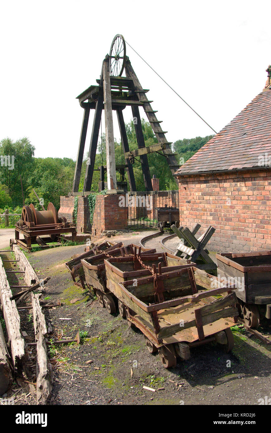 Eisenarbeiten und Lastwagen (Teil eines Kohlebergwerks) werden im Blists Hill Museum in der Severn Gorge bei Telford, Shropshire, ausgestellt. Stockfoto