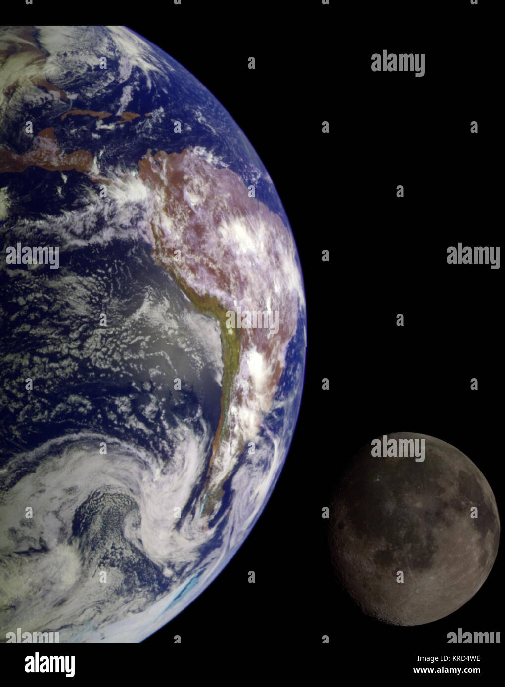 Während des Fluges, die NASA-Sonde Galileo Bilder von Erde und Mond zurück. Separate Bilder von Erde und Mond wurden kombiniert, um diese Ansicht zu erzeugen. Erde und Mond Stockfoto