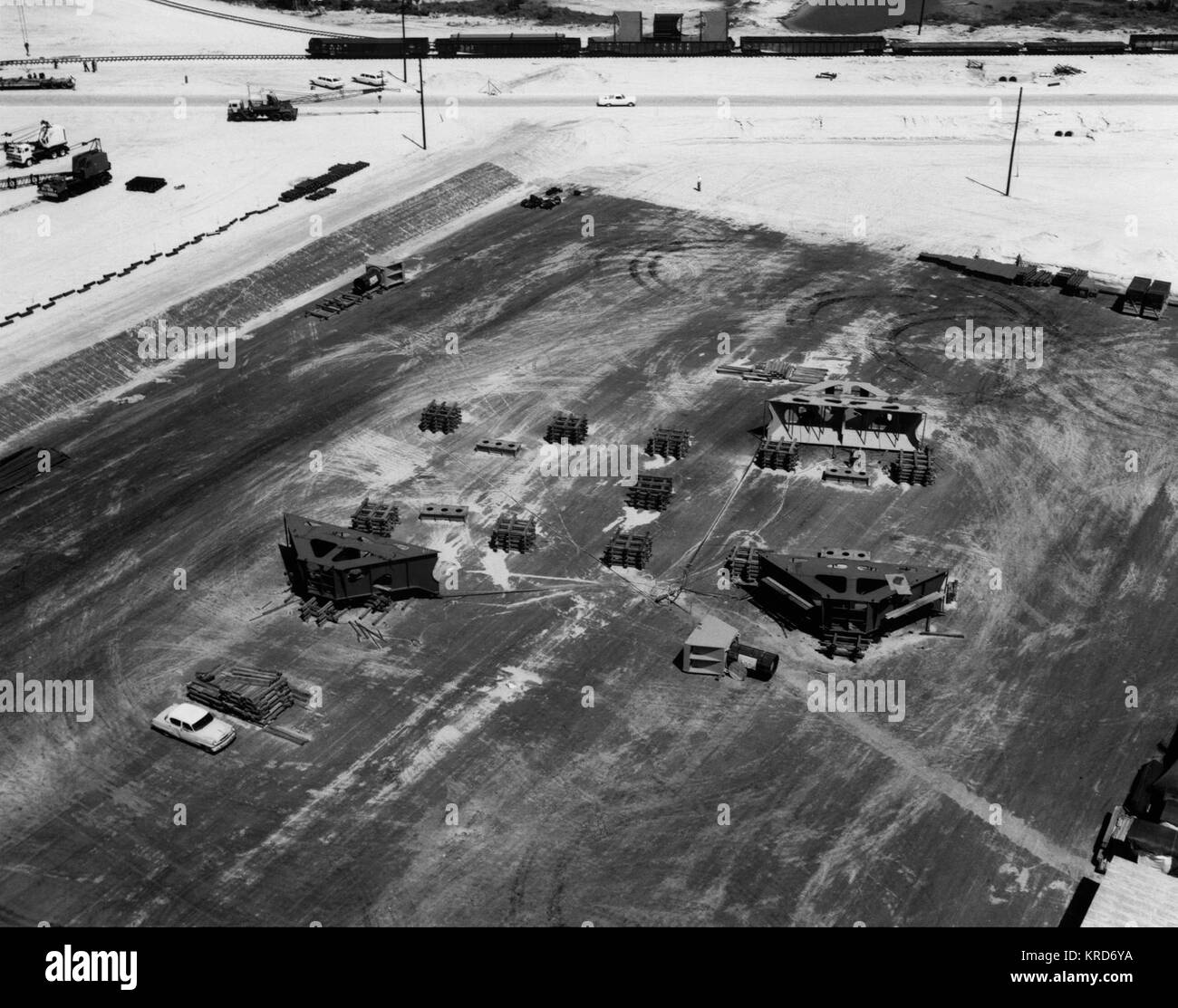Bau von Crawler - Transporter, 1964 (KSC -64-3716) Stockfoto