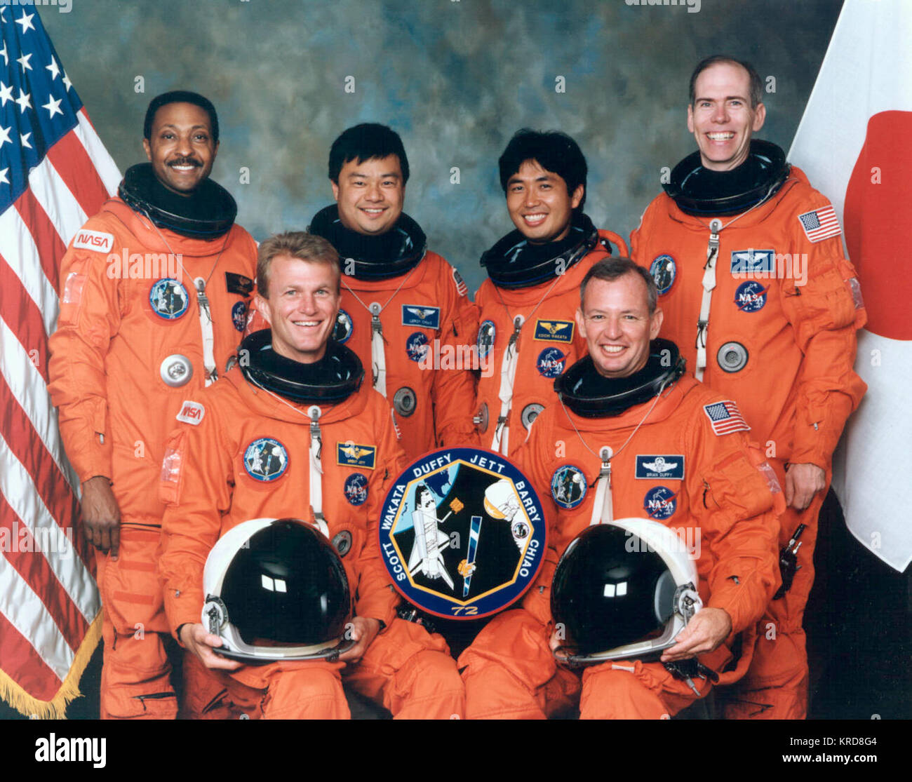 JSC-STS-072-S-002 STS-72 CREW PORTRÄT: FRONT L/R: JETT, Brent; DUFFY, Brian; ZURÜCK L/R: SCOTT, Winston, Leroy Chiao,;, Koichi Wakata, Barry, DANIEL. STS-72 Crew Stockfoto