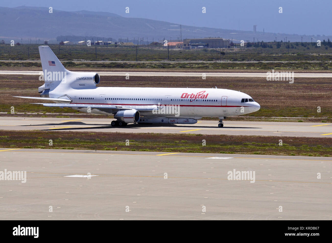 OSCs Lockheed L-1011 N 140 SC Taxi auf der Vandenberg AFB für seinen Flug nach Kwajalein Stockfoto