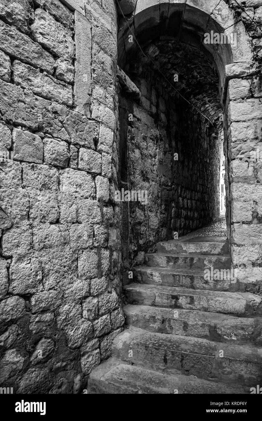 Stein Straßen und Passagen der historischen kroatischen Stadt Dubrovnik Stockfoto
