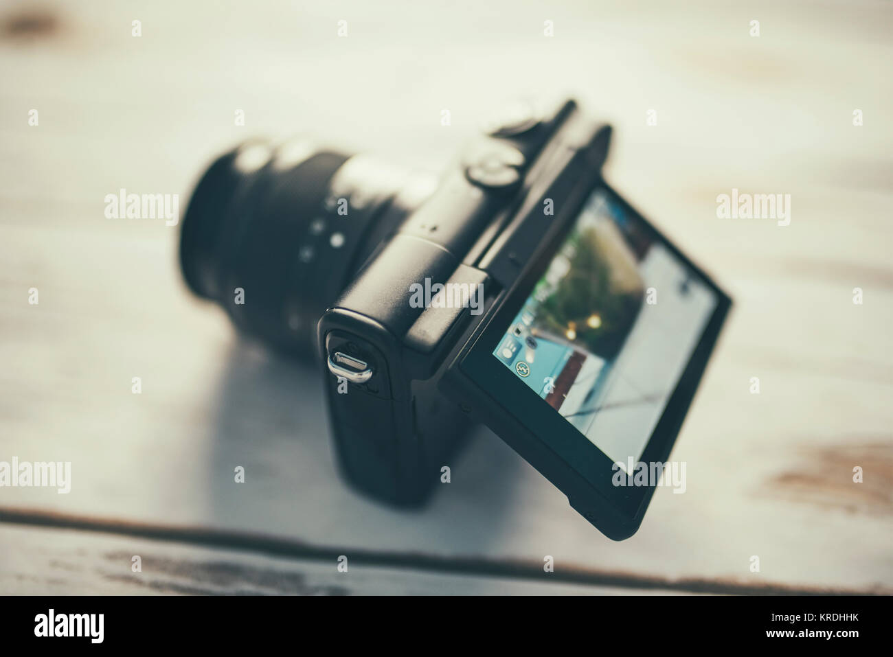 Spiegellosen Kamera mit Fokus auf Tilt-Bildschirm Stockfoto