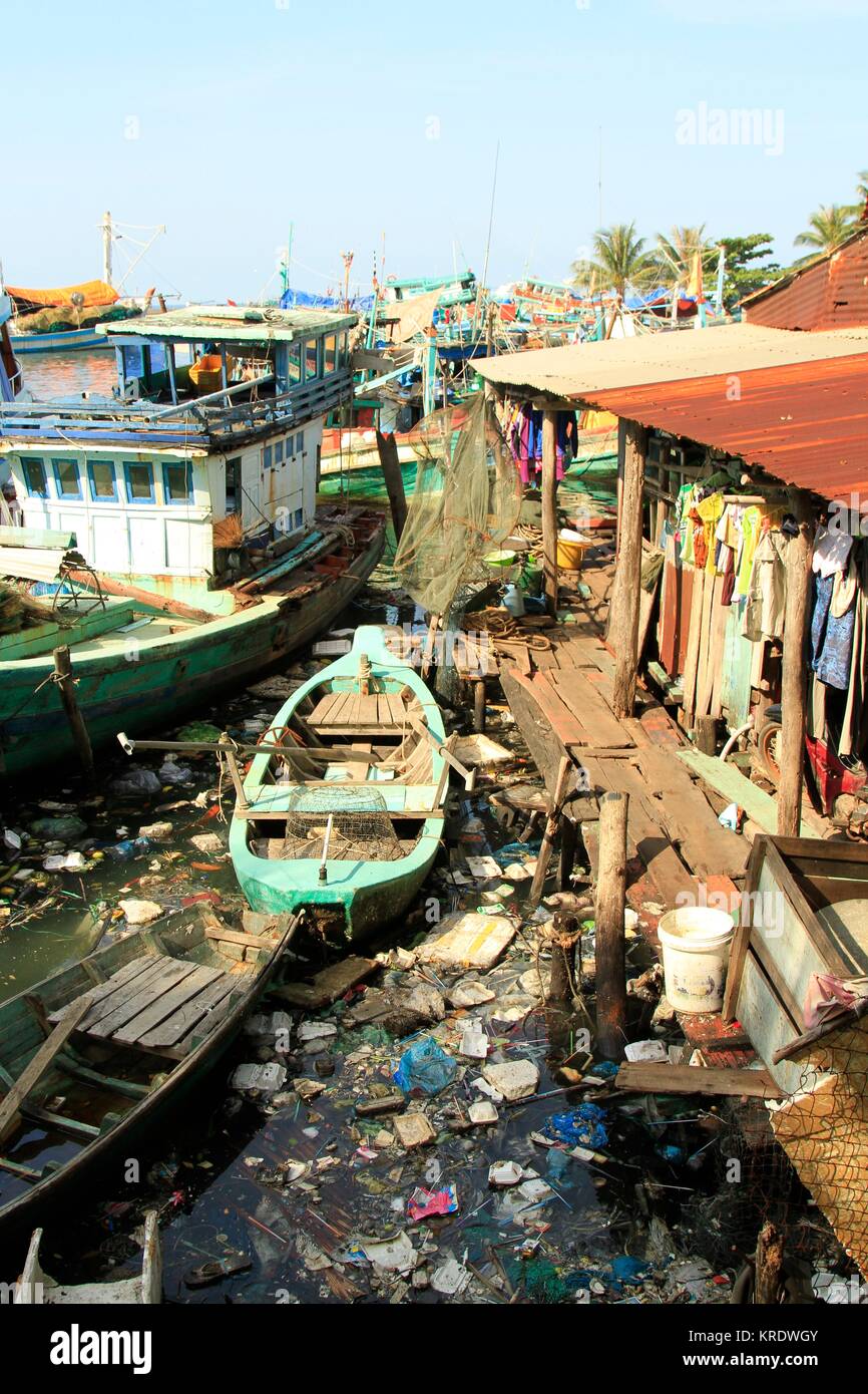 Kunststoff pile ups in die backwaters von Duong Dong, Hafen, Insel Phu Quoc, Vietnam Stockfoto