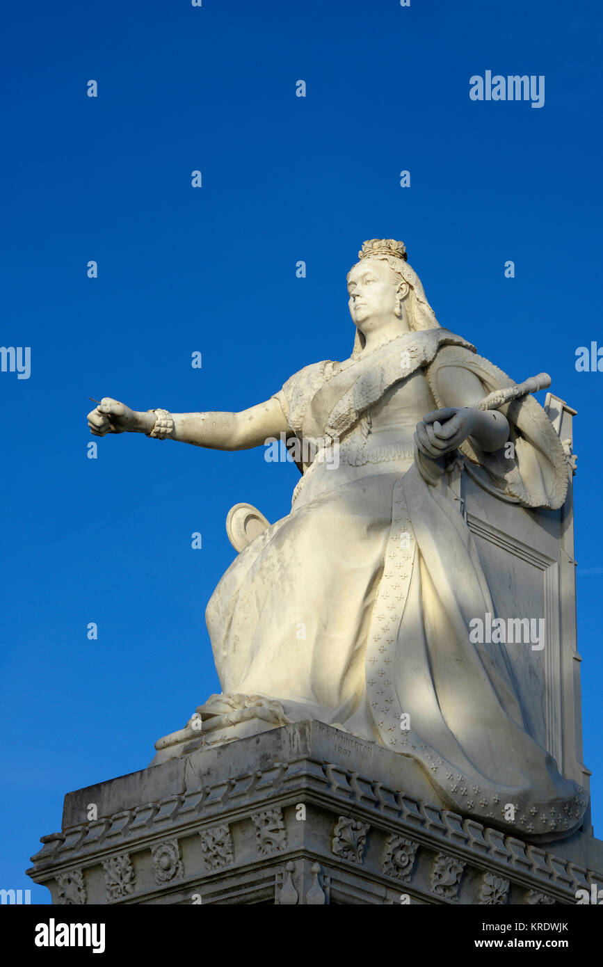 Queen Victoria Statue Southend auf Sea Essex vermisst einen Finger wegen Vandalen. Errichtet, um ihr Diamantenjubiläum zu feiern Stockfoto