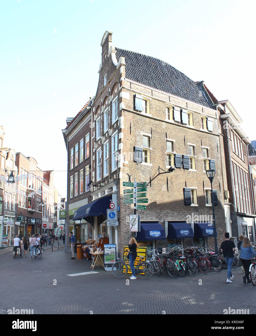 Diezerstraat Shopping Street, Ecke mit Grote Markt, Zwolle, Niederlande Stockfoto