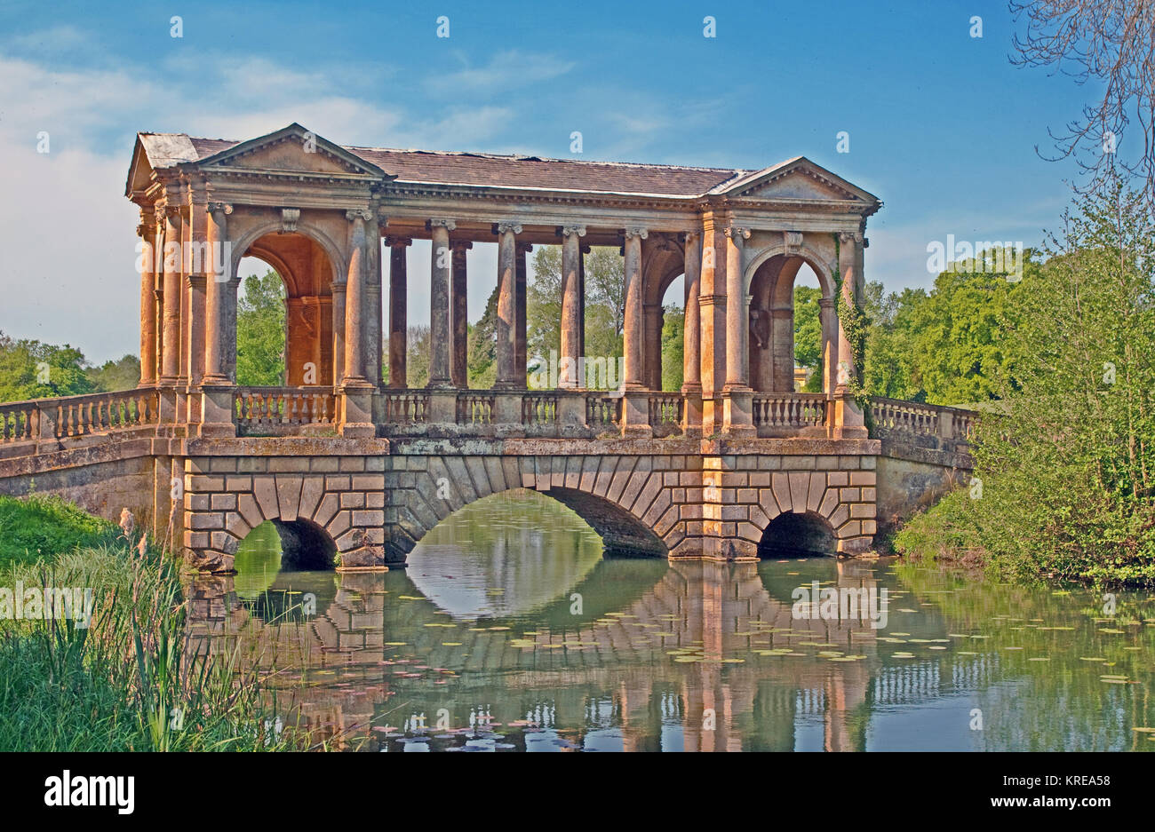 Palladianische Brücke, über See Octagon, Stowe Landscape Garden, Buckinghamshire, Stockfoto