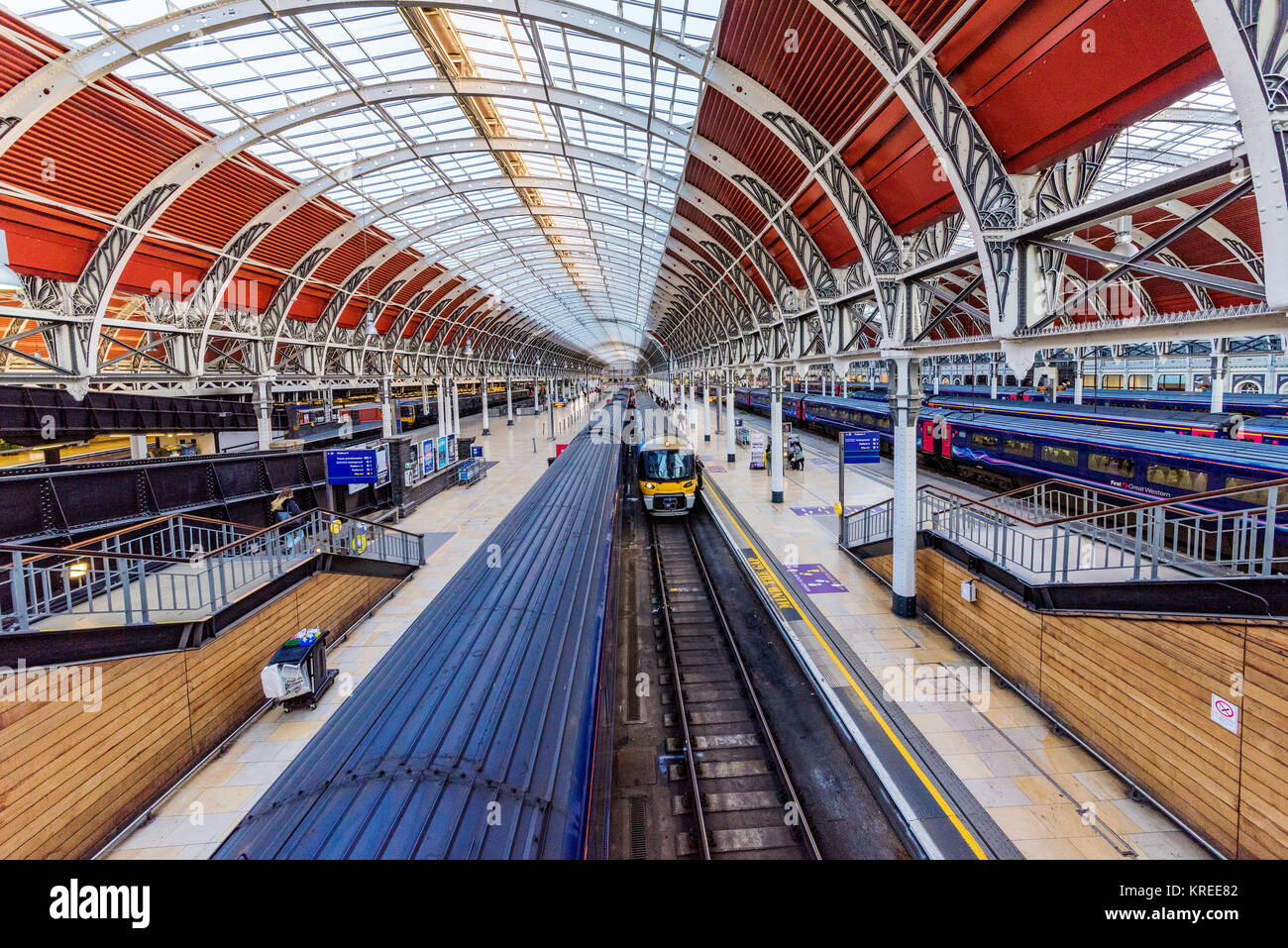 LONDON, GROSSBRITANNIEN, 31. Oktober: Innenansicht der Paddington Station, einem der wichtigsten Verkehrsknotenpunkte in London am 31. Oktober 2017 in London. Stockfoto