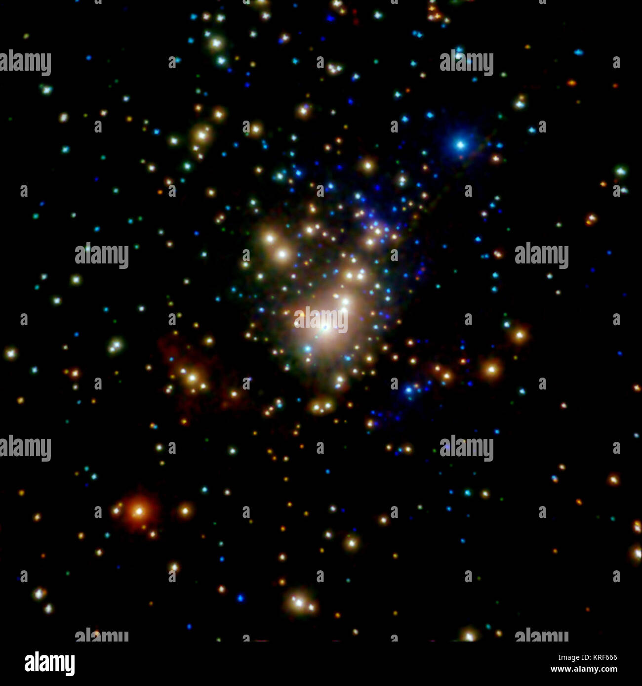 Der Orionnebel ist eines der nächsten Sternentstehungsgebiete von der Erde in einer Entfernung von 1.500 Lichtjahren. Ein Favorit für Amateurastronomen und casual sky Watcher, Orion wird gesehen, wie nie zuvor in diesem zusammengesetzten Bild von Chandra und Hubble Daten erstellt. Die wispy Filamente gesehen von Hubble (rosa und violett) sind Wolken aus Gas und Staub, das Material, das als Kraftstoff im junge Sterne verwendet werden. Die helle punktförmige Quellen (blau und orange) neu gebildet werden Sterne in X-ray Light von Chandra. Diese noch junge Sterne sind zu sehen Flair in Ihre X-ray Intensität, was darauf schließen lässt, dass unsere Sonne hatte Stockfoto