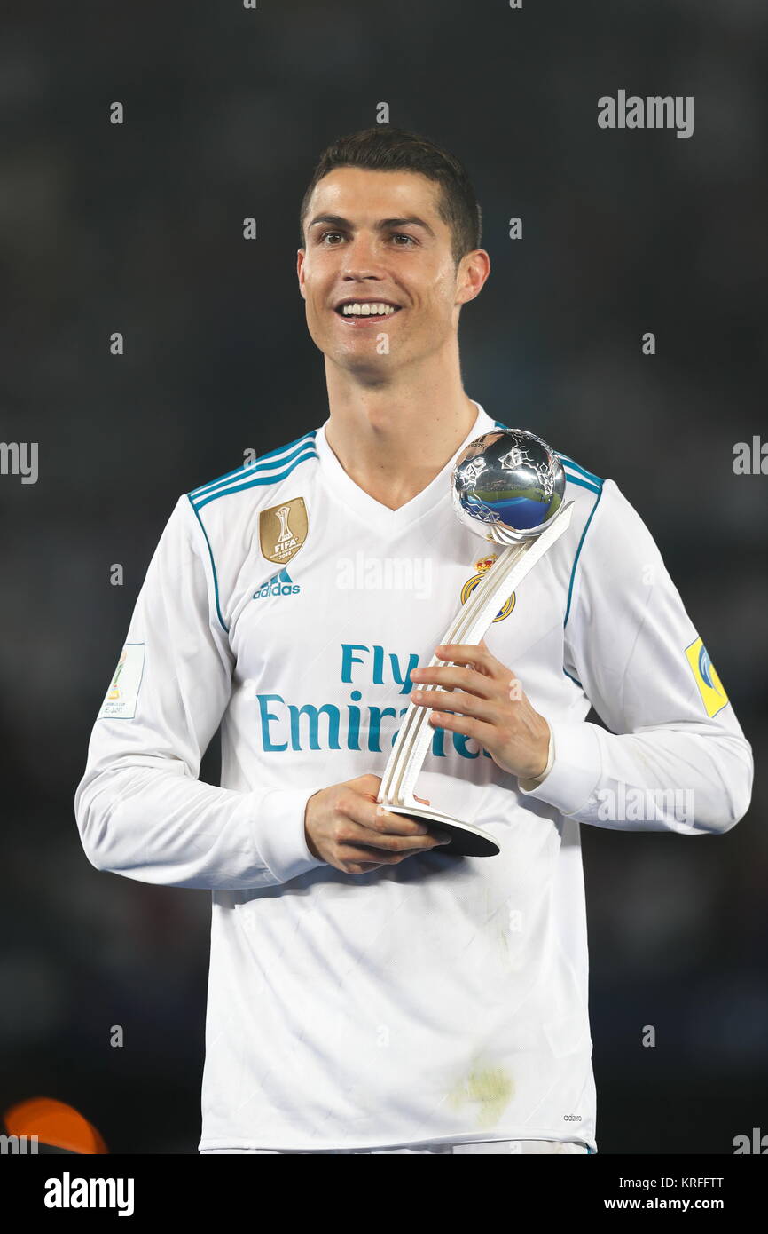 Abu Dhabi, VAE. 16 Dez, 2017. Cristiano Ronaldo (Real) Fußball: Ronaldo  erhalten adidas Silber Kugel während der Preisverleihung der FIFA Klub- Weltmeisterschaft VAE 2017 im Zayed Sports City Stadium in Abu Dhabi, VAE.