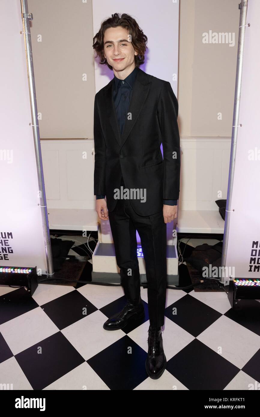 Timothee Chalamet in der Ankunftshalle für Museum des bewegten Bildes grüßen Annette Bening, 583 Park Avenue, New York, NY 13. Dezember 2017. Foto: Jason Smith/Everett Collection Stockfoto