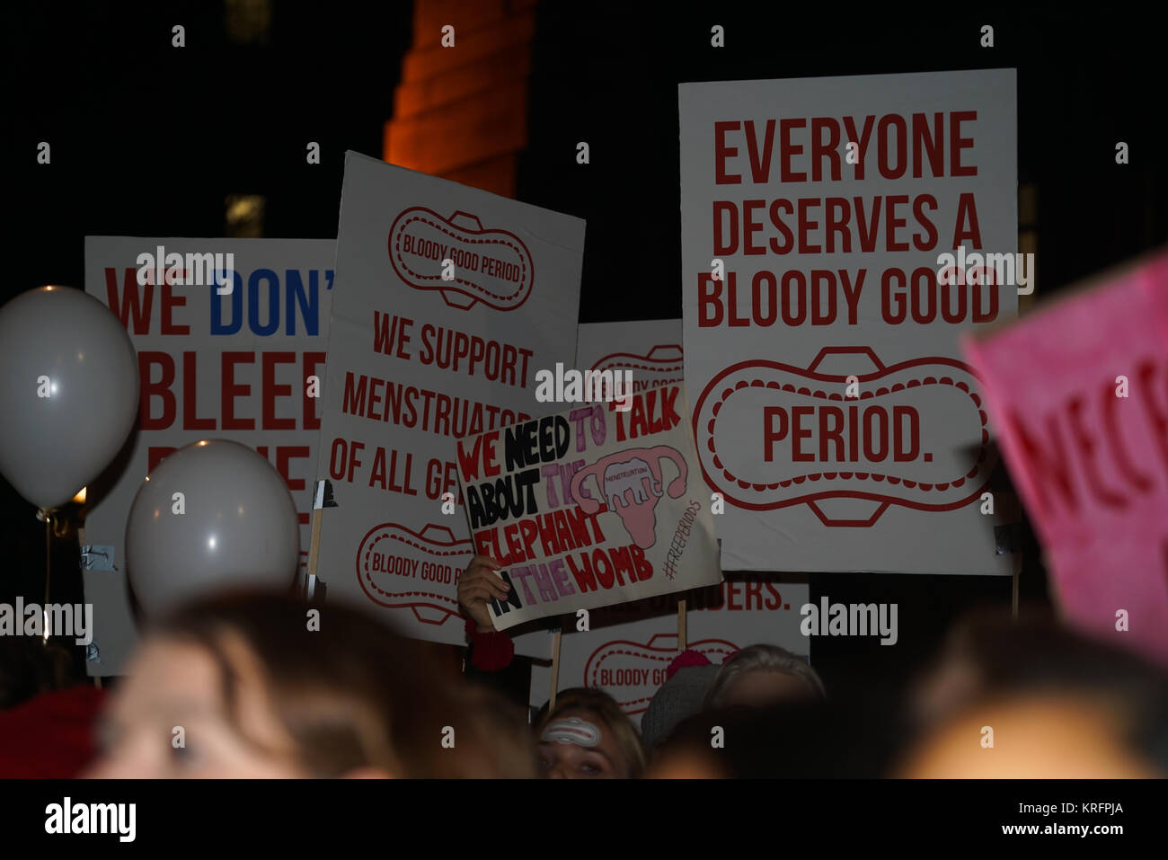London, Großbritannien. 20 Dez, 2017. Prominente und MPs melden sie Proteste Aufruf an die Regierung, freie Sanitärprodukte jedes Mädchen in Großbritannien, die Kostenlose Schulmahlzeiten in Richmond Terrace, London, UK erhält zur Verfügung zu stellen. Credit: Siehe Li/Alamy leben Nachrichten Stockfoto