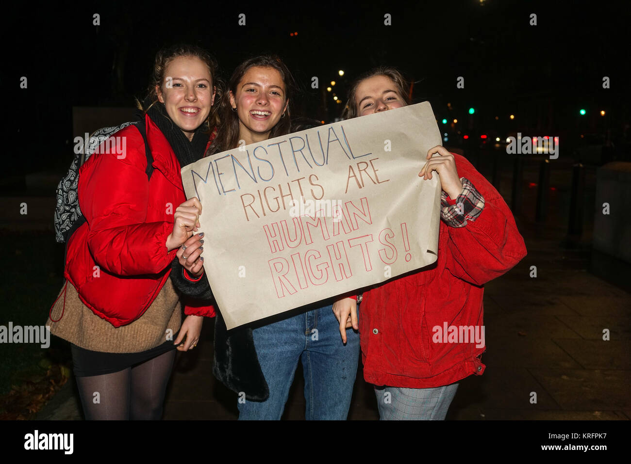 London, Großbritannien. 20 Dez, 2017. Prominente und MPs melden sie Proteste Aufruf an die Regierung, freie Sanitärprodukte jedes Mädchen in Großbritannien, die Kostenlose Schulmahlzeiten in Richmond Terrace, London, UK erhält zur Verfügung zu stellen. Credit: Siehe Li/Alamy leben Nachrichten Stockfoto