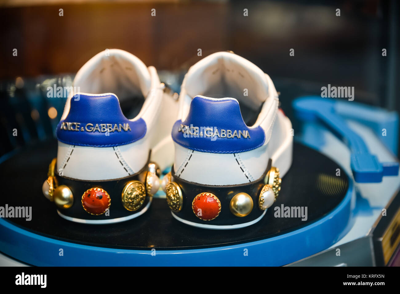 Mailand, Italien - 24 September 2017: Dolce Gabbana Schuh in DNG in Mailand. Stockfoto