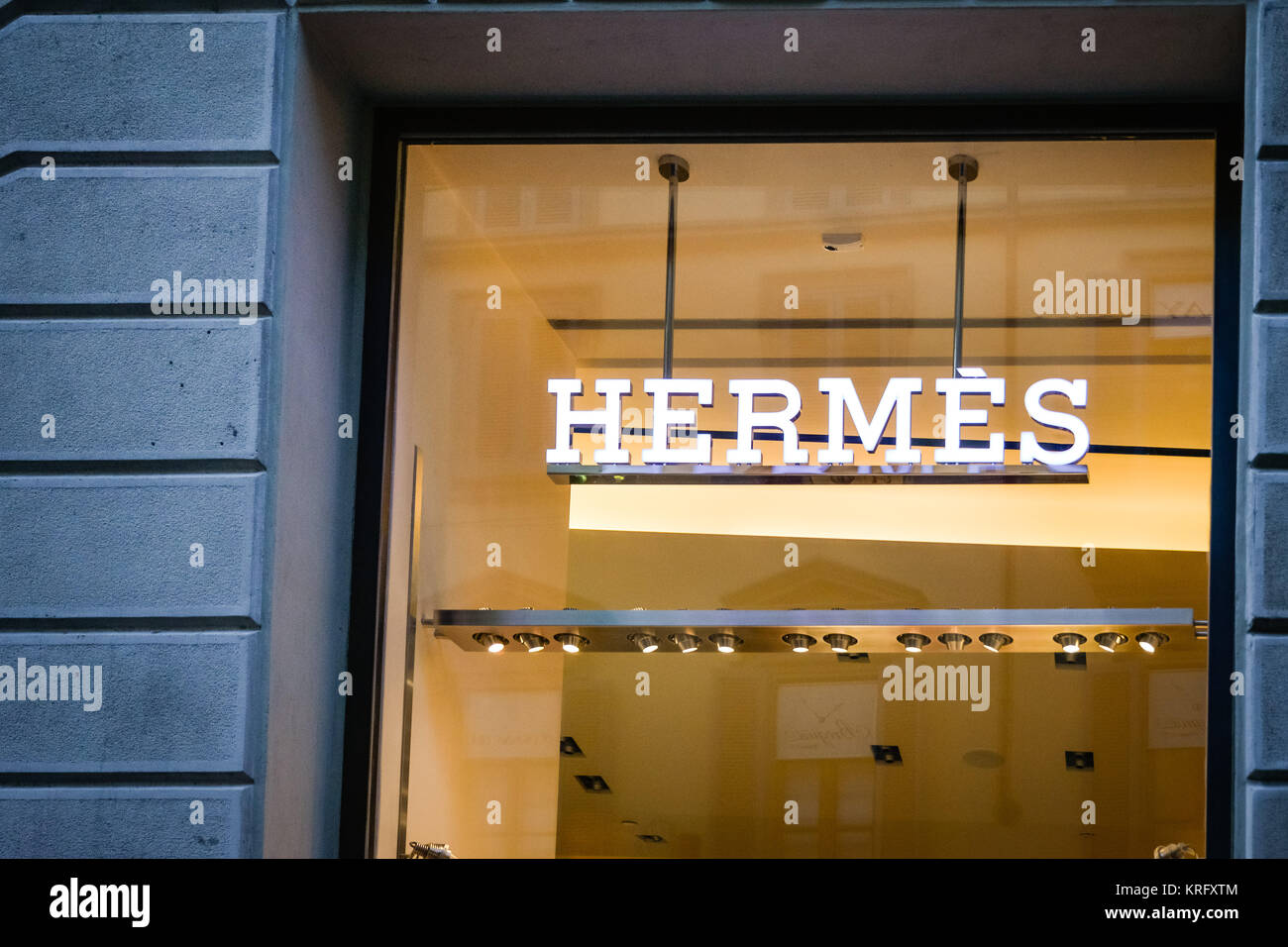 Hermes Tasche Stockfotos und -bilder Kaufen - Alamy