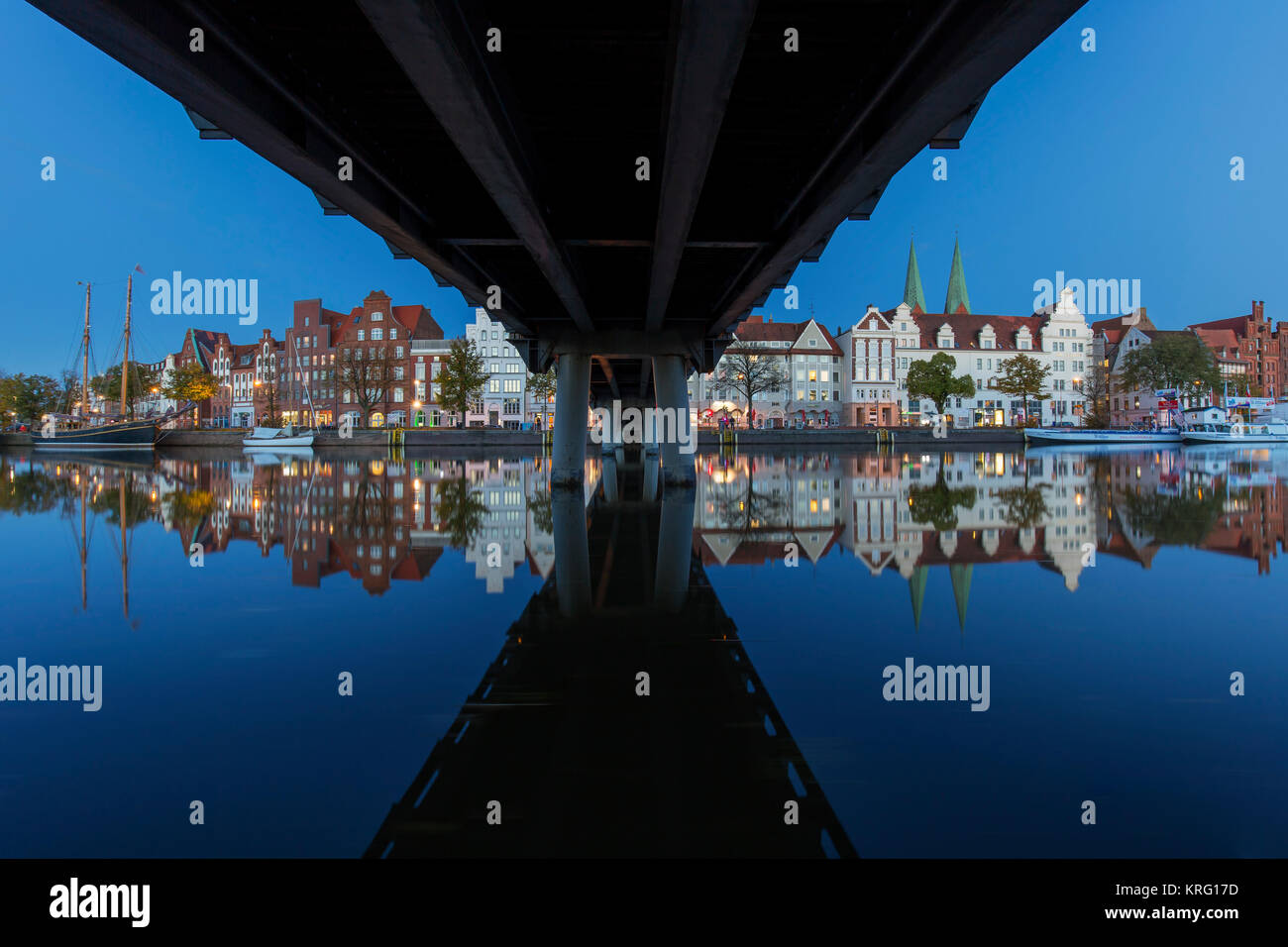 Europäisches Hansemuseum An Der Untertrave Lübeck Museen Hafen mit traditionelle Segelschiffe an der Untertrave in der