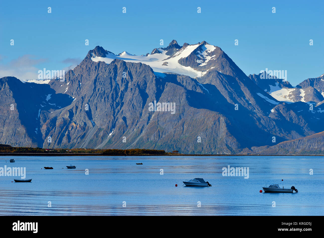 Stovefjellet der Lyngen Alpen. Blick über Lyngen Fjord, Troms, Norwegen Stockfoto