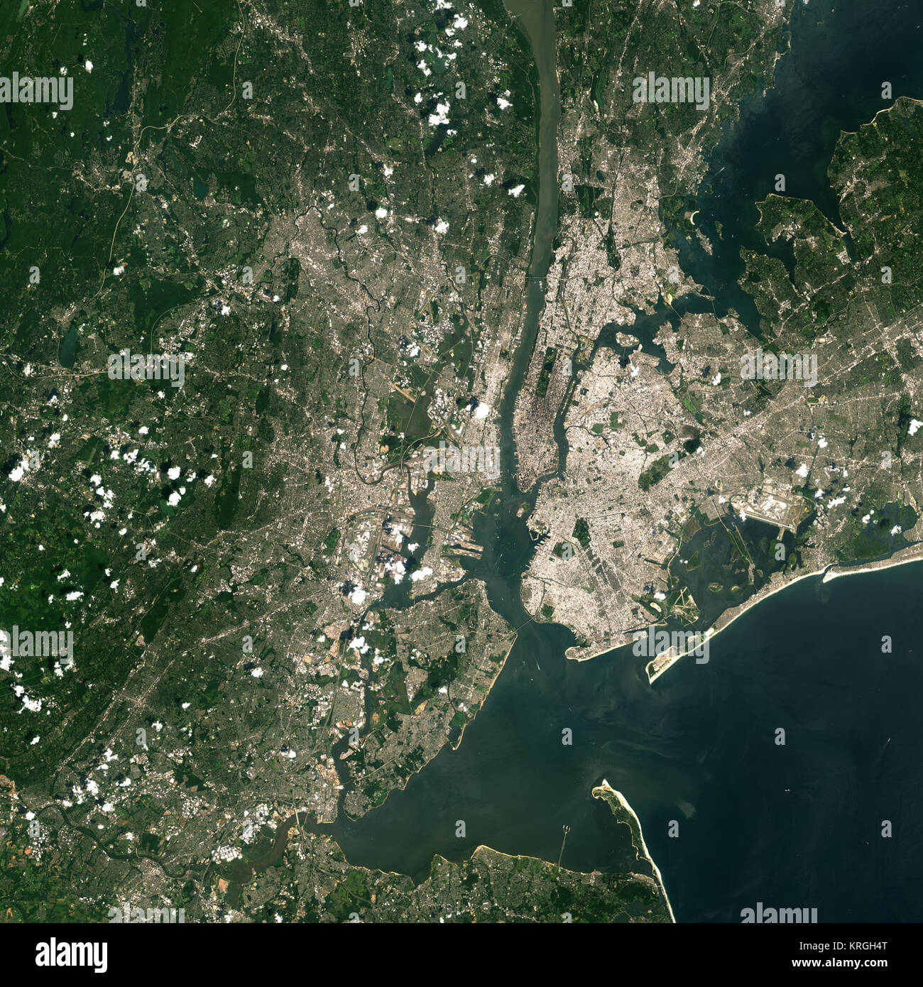 Landsat 7 Bild von East Rutherford, NJ 20 August 2013 erworben. Landsat 7 ist ein US-Satellit verwendet, aus der Ferne wahrgenommene Bilder der Landoberfläche der Erde zu erwerben und die umliegenden Küstenregionen. Es wird von den Landsat 7-Projekt Wissenschaft Büro am NASA Goddard Space Flight Center in Greenbelt, MD gepflegt. Landsat Satelliten wurden Bilder der Landoberfläche der Erde seit 1972. Derzeit gibt es mehr als 2 Millionen Landsat-bilder in der nationalen Satelliten-Land Fernerkundungsdaten Archiv. Weitere Informationen finden Sie unter: <a href='Http://landsat.usgs.gov/' rel='nofollow'> Landsat Stockfoto
