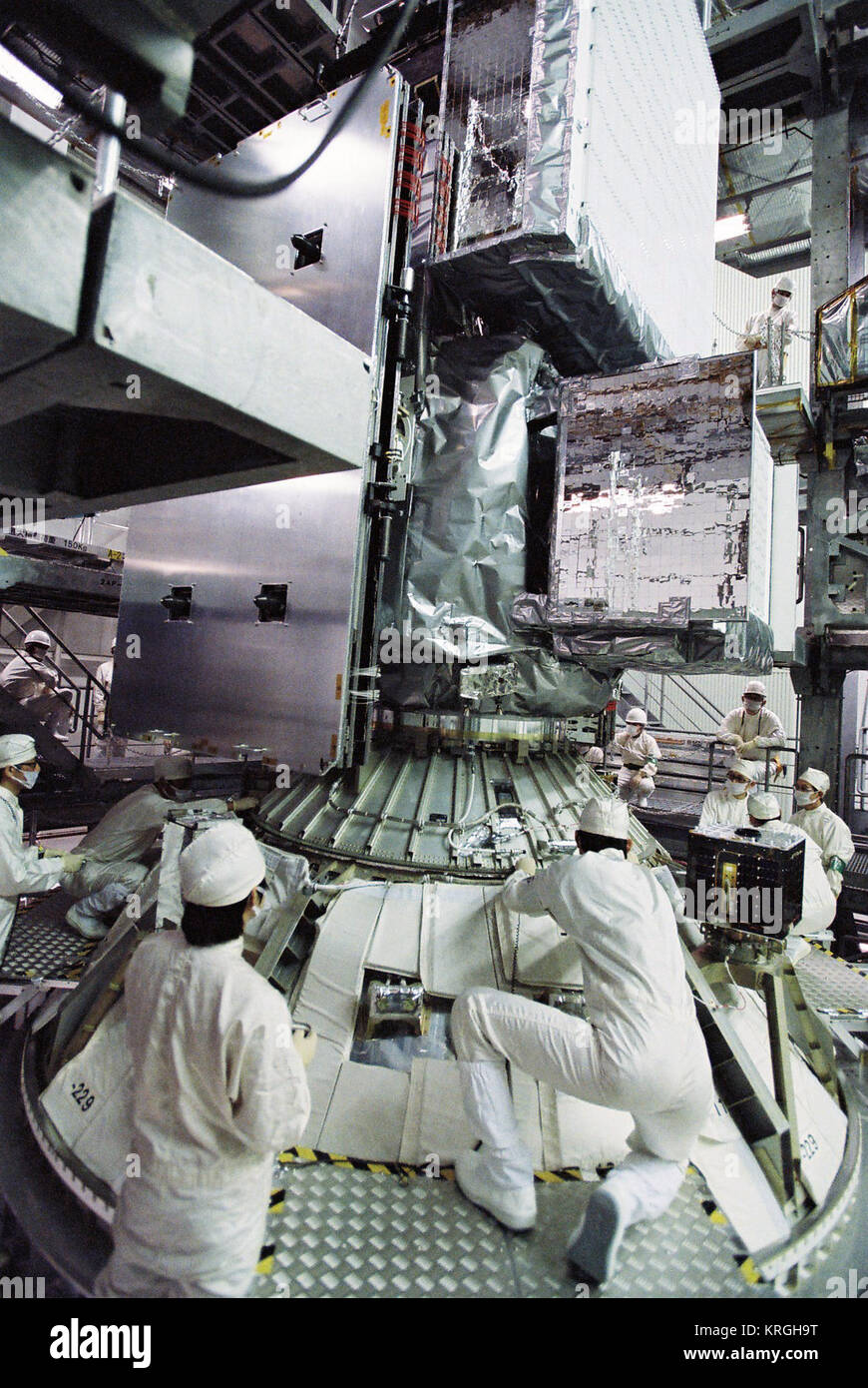GPM ist eine gemeinsame Mission der NASA und der Japan Aerospace Exploration Agency (JAXA). Die Beobachtungsstelle wird Daten aus einer Konstellation von aktuellen und geplanten Satelliten link globale Messungen der nächsten Generation von Regen und Schneefall aus dem Weltraum zu produzieren. Am 13.02.11, die zentrale Informationsstelle wurde in die raumsonde Verkleidung Montagegebäude und in die Kapselung Halle verlegt. Endgültige Prüfungen und Vorbereitungen wurden für den Einbau in die Verkleidung, die am 13.Februar begann. Die Verkleidung ist der Teil der Rakete, die die Sonde an der Spitze der Trägerrakete H-IIA enthalten wird. Stockfoto