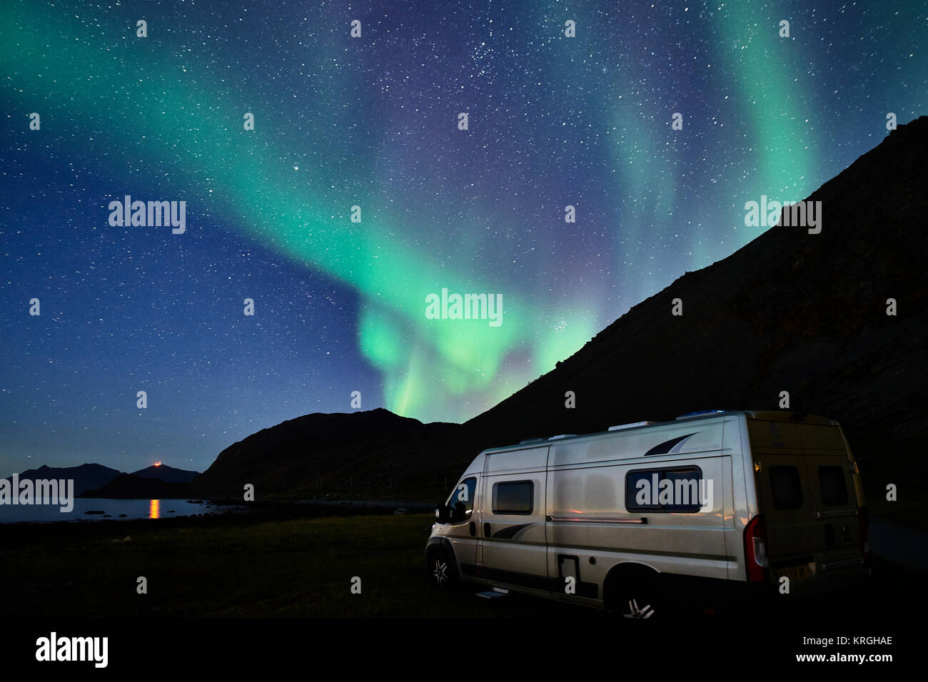 Wohnmobil und Aurora Borealis, Northern Lights, Russelv, Lyngen, Troms, Norwegen Stockfoto
