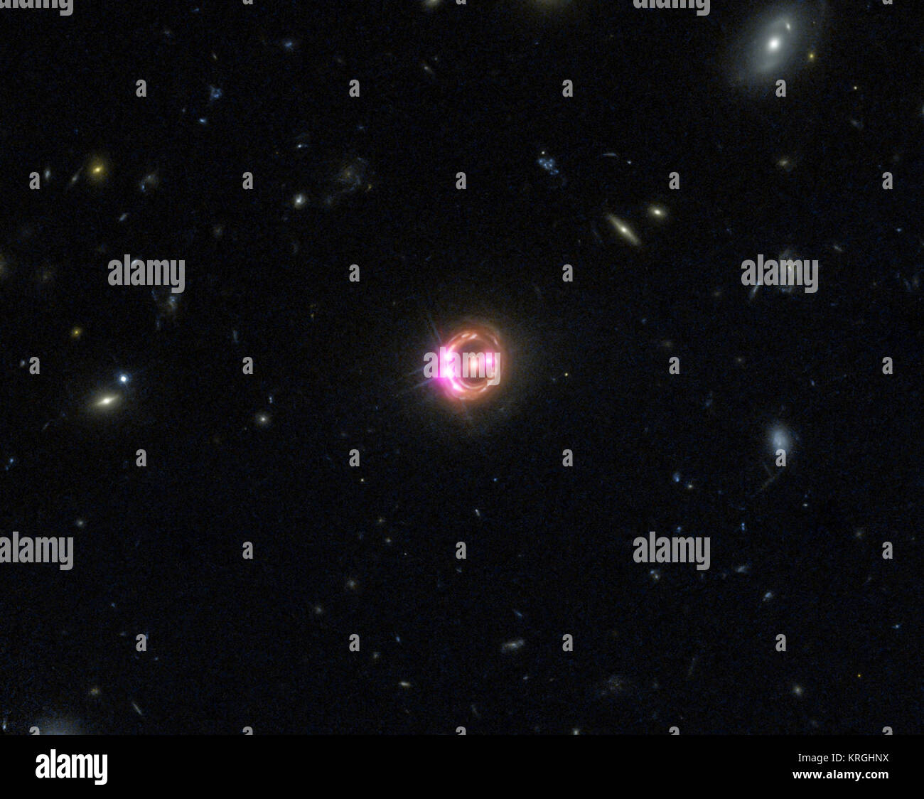 Mehrere Bilder von einem fernen Quasar bekannt als RX J 11311231 sind