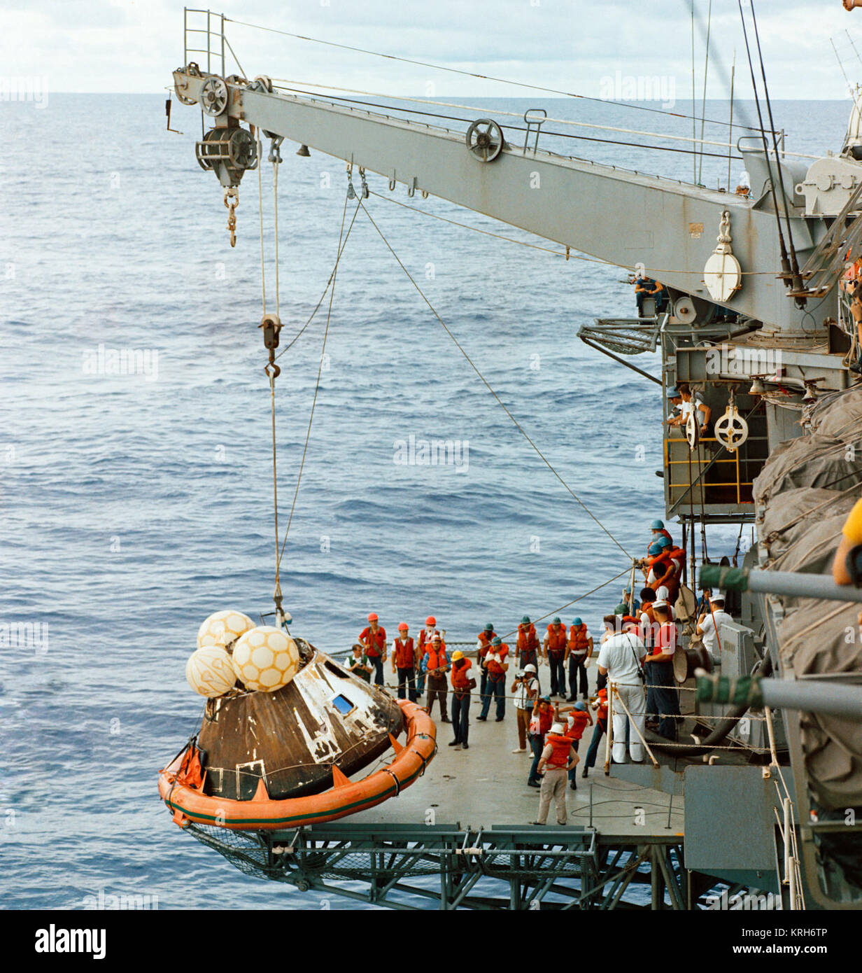 Apollo 13 cm Erholung zu USS Iwo Jima (S 70-15530) Stockfoto