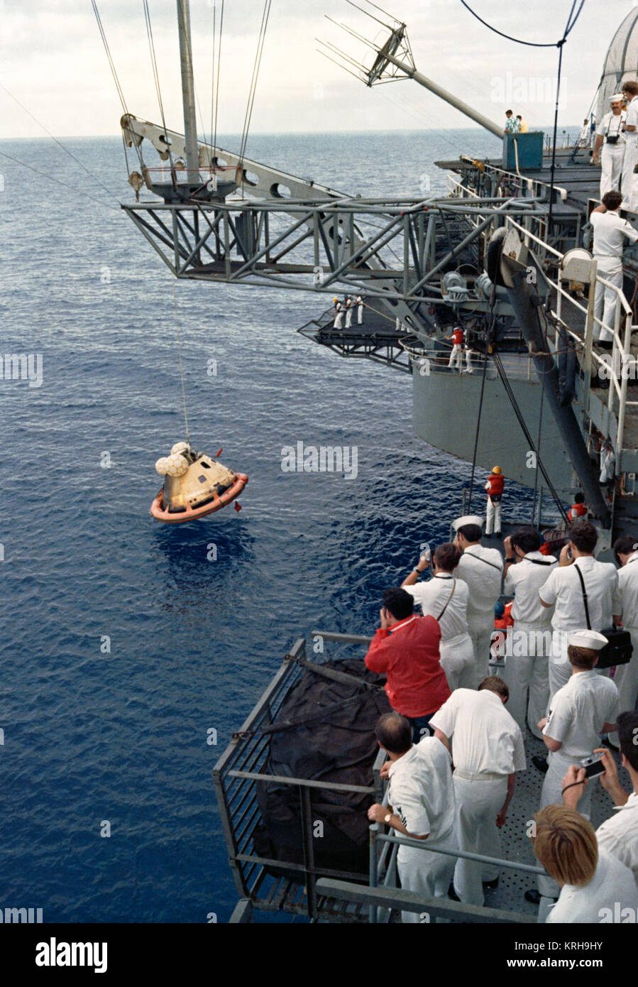 Der Skylab 2-Modul ist an Bord des Prime recovery Schiff gehoben Stockfoto